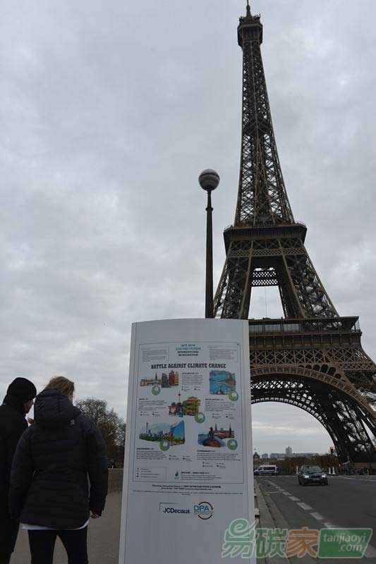 巴黎鐵塔為氣候變化大會(huì)披綠裝