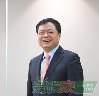 全國政協(xié)常委、正泰集團董事長南存輝建議，盡快出臺《碳排放權交易管理暫行條例》，提升碳交易市場立法層級與效力，加強碳市場配額制度研究